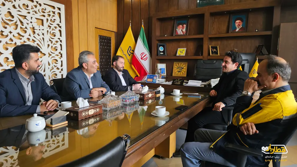 بررسی زمینههای همکاری قطاربار و پست خراسان رضوی در حوزه حملونقل و لجستیک — تصویر ۱