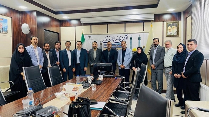 پیگیری مسائل اداری و درمانی کارکنان راه‌آهن قم با حضور بیمه جان فرتاک