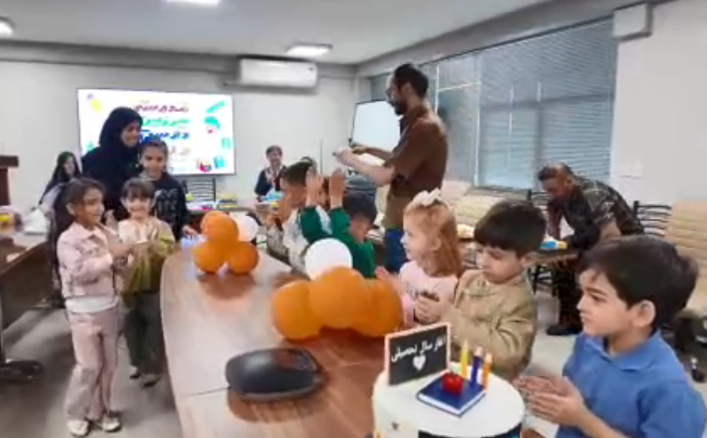 از کلاس‌اولی‌ها تا دکتری؛ جشن «خانواده ایرید» برای آغاز سال تحصیلی