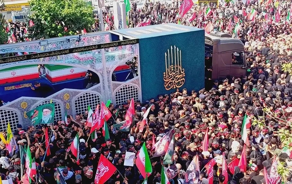 مسیر وصال؛ جمعی از نامههای مشایعتکنندگان پیکر رهبر شهید انقلاب