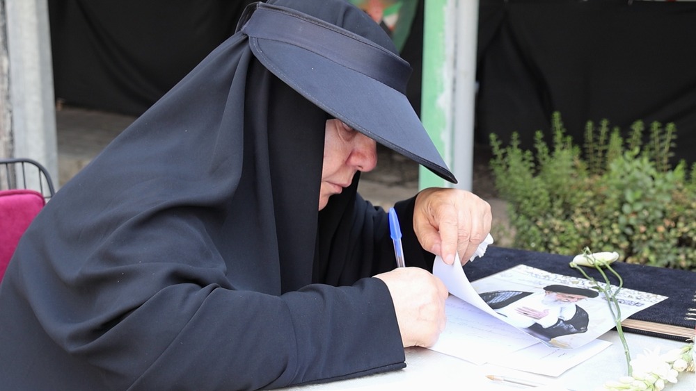 مسیر وصال؛ جمعی از نامه‌های مشایعت‌کنندگان پیکر رهبر شهید انقلاب